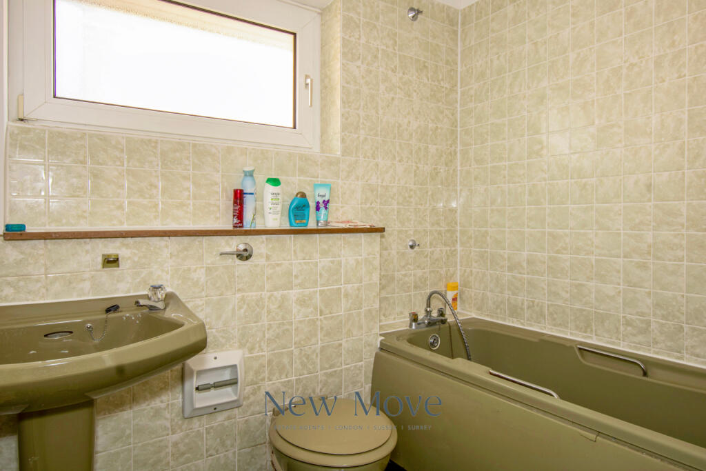Lingfield Drive | Pound Hill | Crawley | RH10 | New Move Estate Agency - Image 10