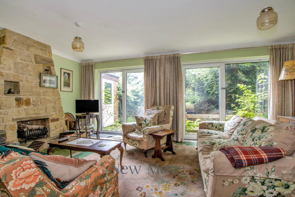Lingfield Drive | Pound Hill | Crawley | RH10 | New Move Estate Agency - Image 2