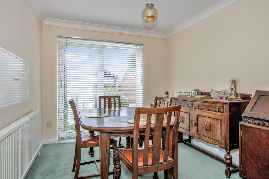 Lingfield Drive | Pound Hill | Crawley | RH10 | New Move Estate Agency - Image 3