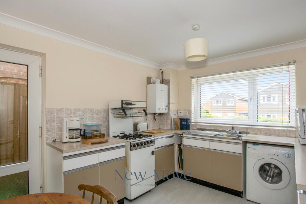 Lingfield Drive | Pound Hill | Crawley | RH10 | New Move Estate Agency - Image 4