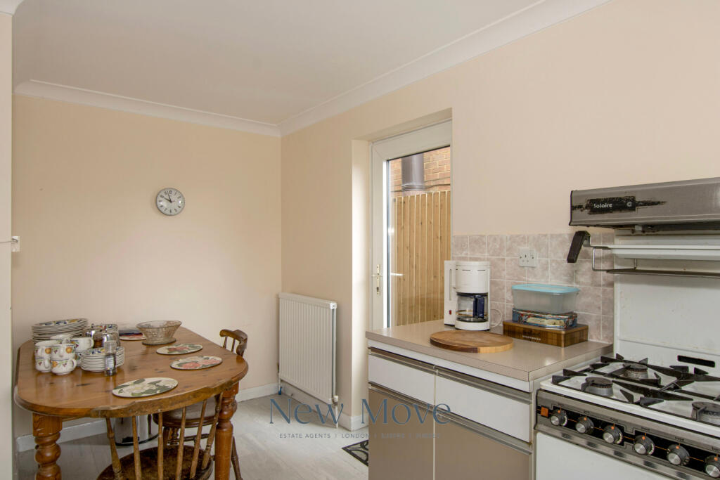 Lingfield Drive | Pound Hill | Crawley | RH10 | New Move Estate Agency - Image 5