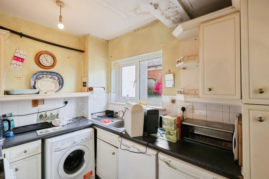 Chester Avenue, Harpole, Northampton, Northamptonshire, NN7 - Image 4