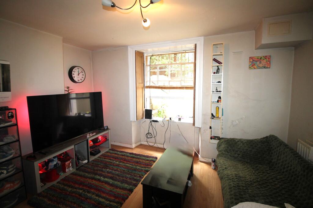 8 London Road, Cheltenham, GL52 - Image 2