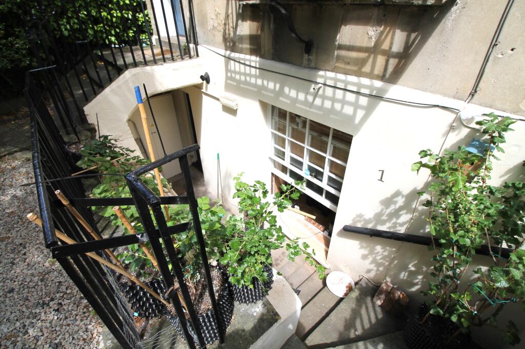 8 London Road, Cheltenham, GL52 - Image 4