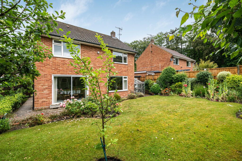 Burwood Close, Merrow, GU1 - Image 12