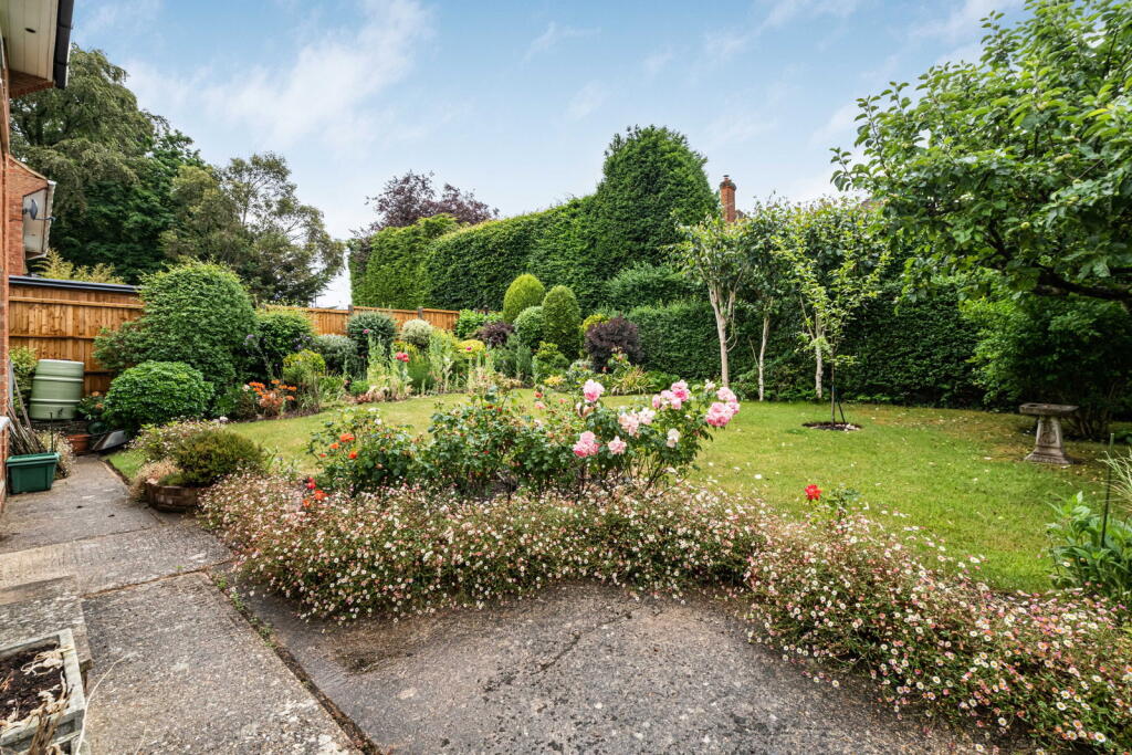 Burwood Close, Merrow, GU1 - Image 13