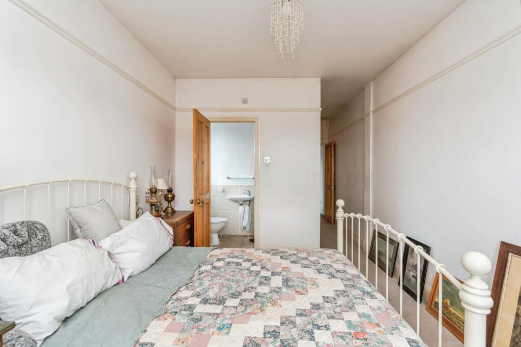 Downs Park Avenue, Totton, Southampton, Hampshire, SO40 - Image 13