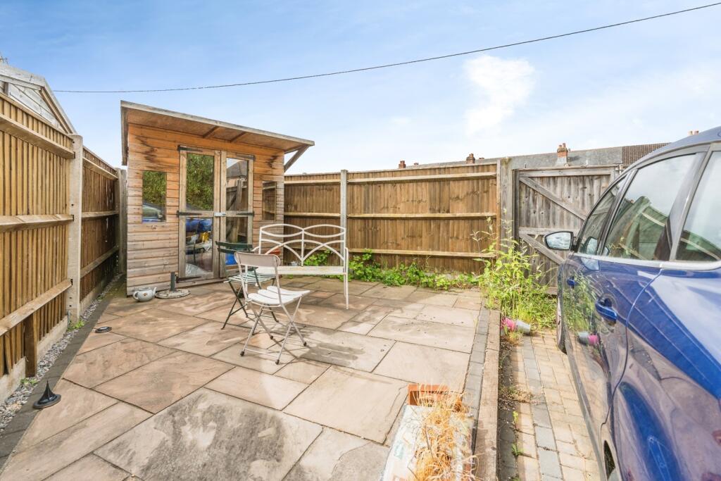 Downs Park Avenue, Totton, Southampton, Hampshire, SO40 - Image 16