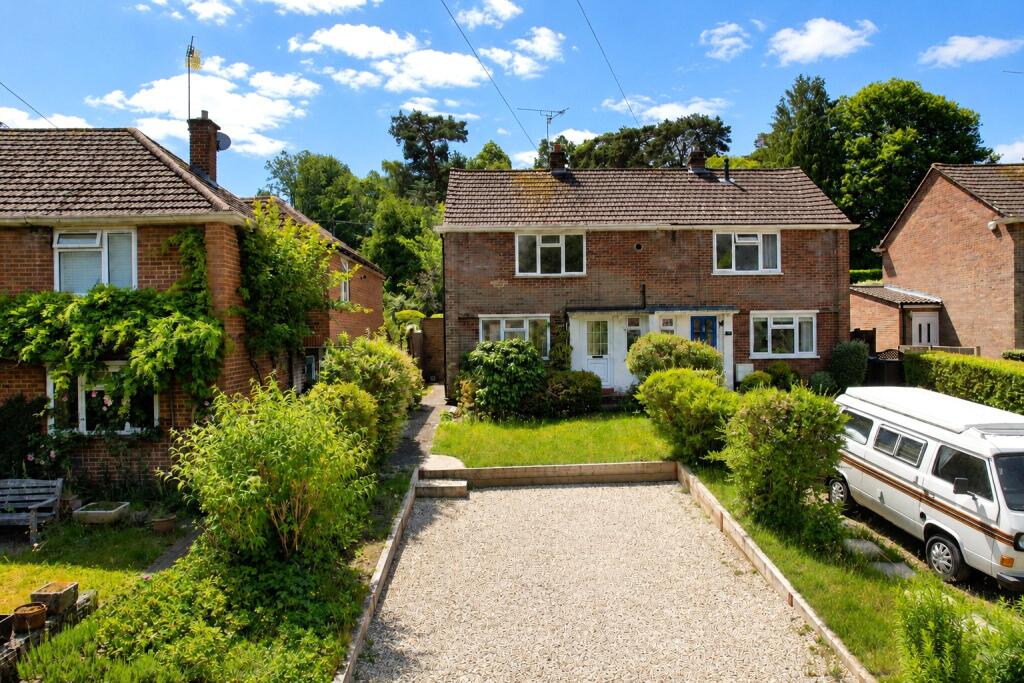Fox Road, Lower Bourne, Farnham, Surrey, GU10 - Image 2