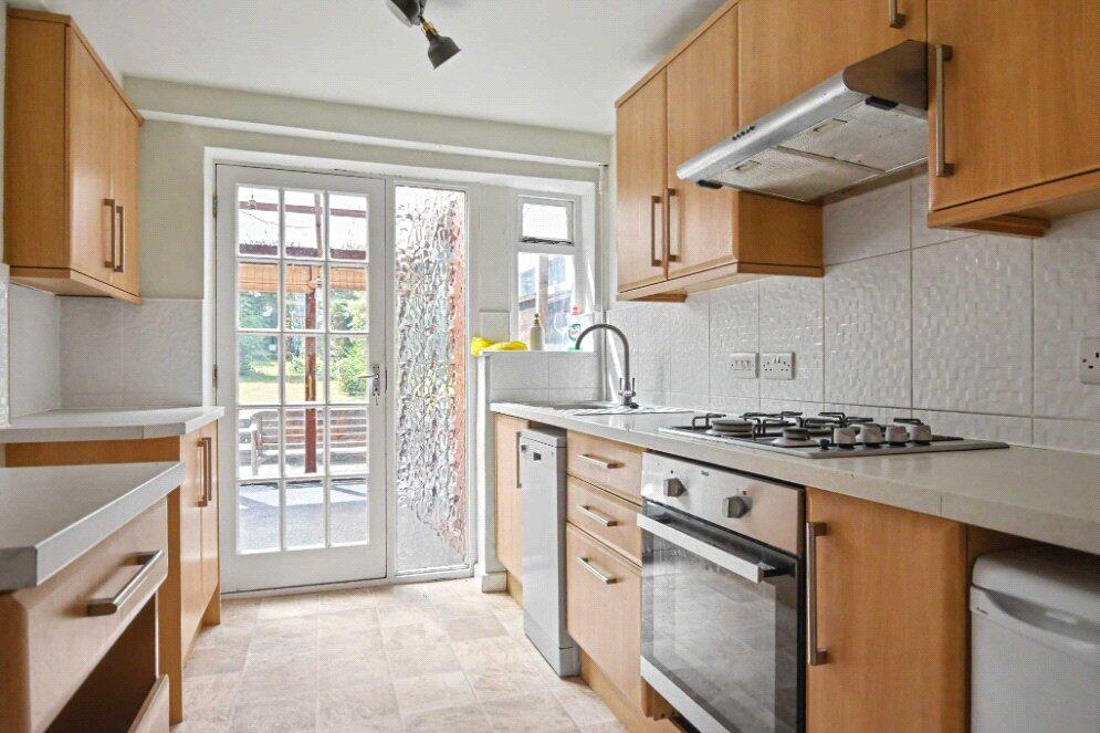 Fox Road, Lower Bourne, Farnham, Surrey, GU10 - Image 5