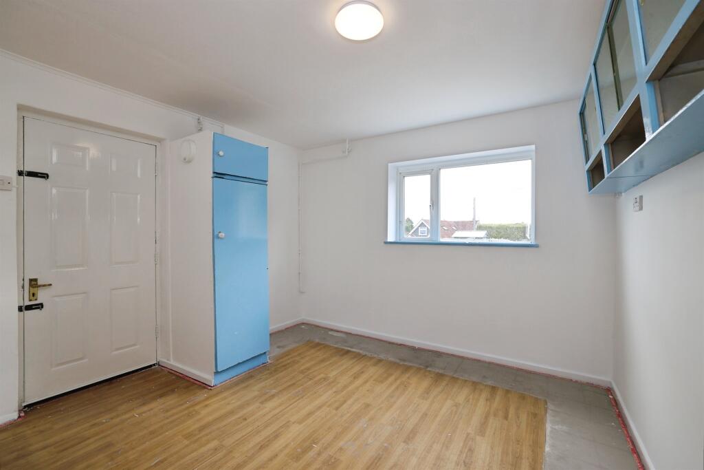 Anne Crescent, Durrington, Salisbury - Image 20