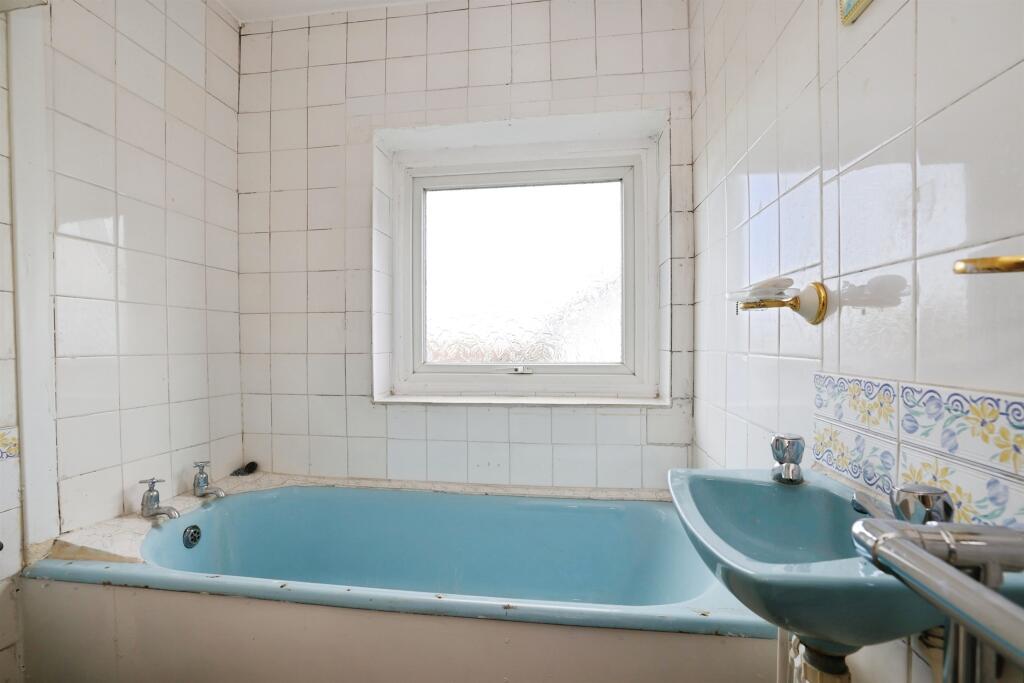 Anne Crescent, Durrington, Salisbury - Image 28