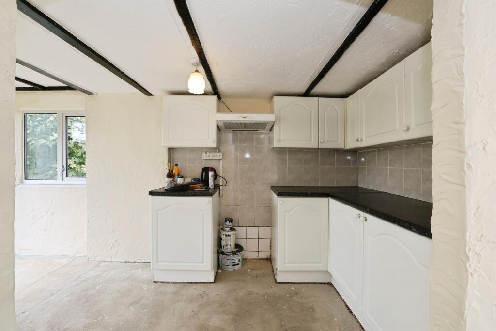 Anne Crescent, Durrington, Salisbury - Image 3