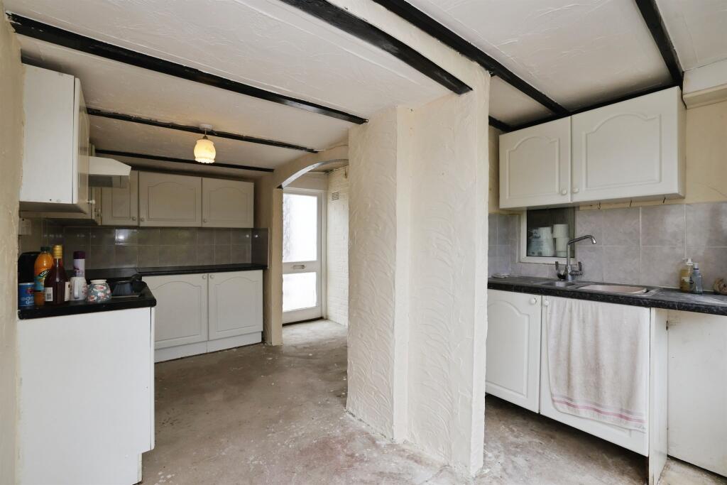 Anne Crescent, Durrington, Salisbury - Image 7