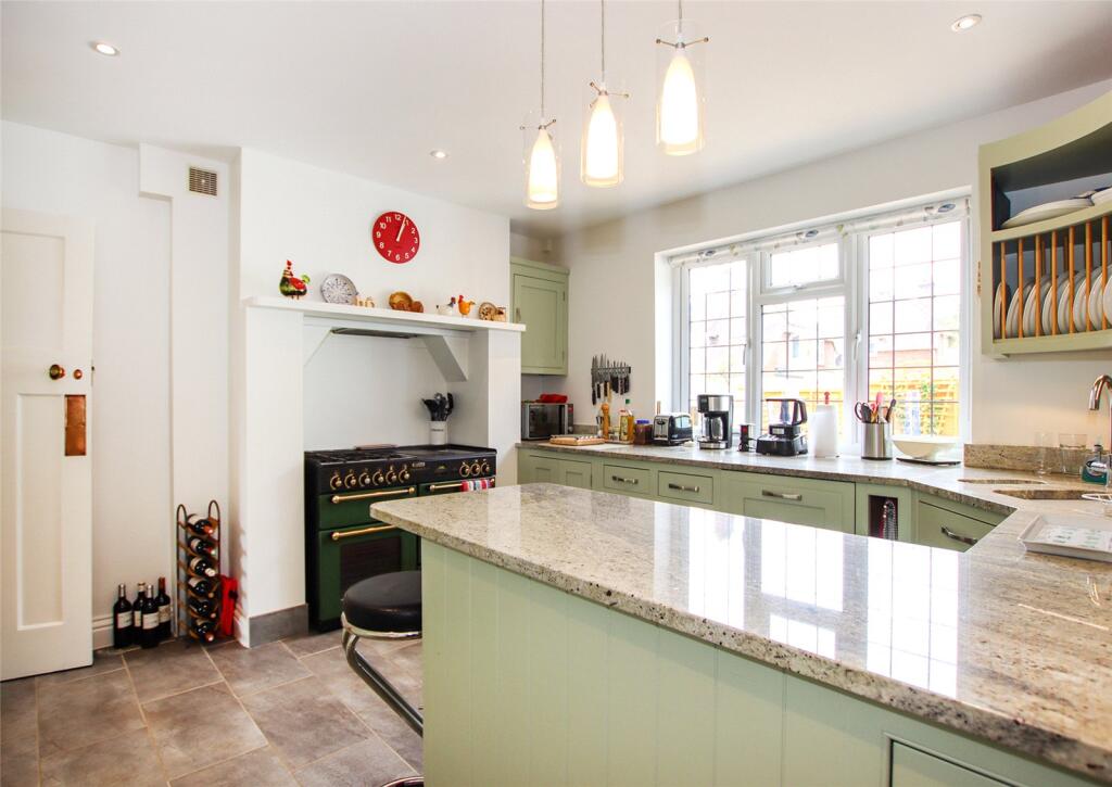 Belmore Road, Lymington, Hampshire, SO41 - Image 10