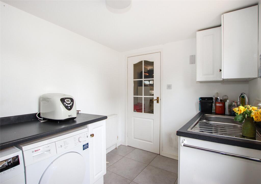 Belmore Road, Lymington, Hampshire, SO41 - Image 15