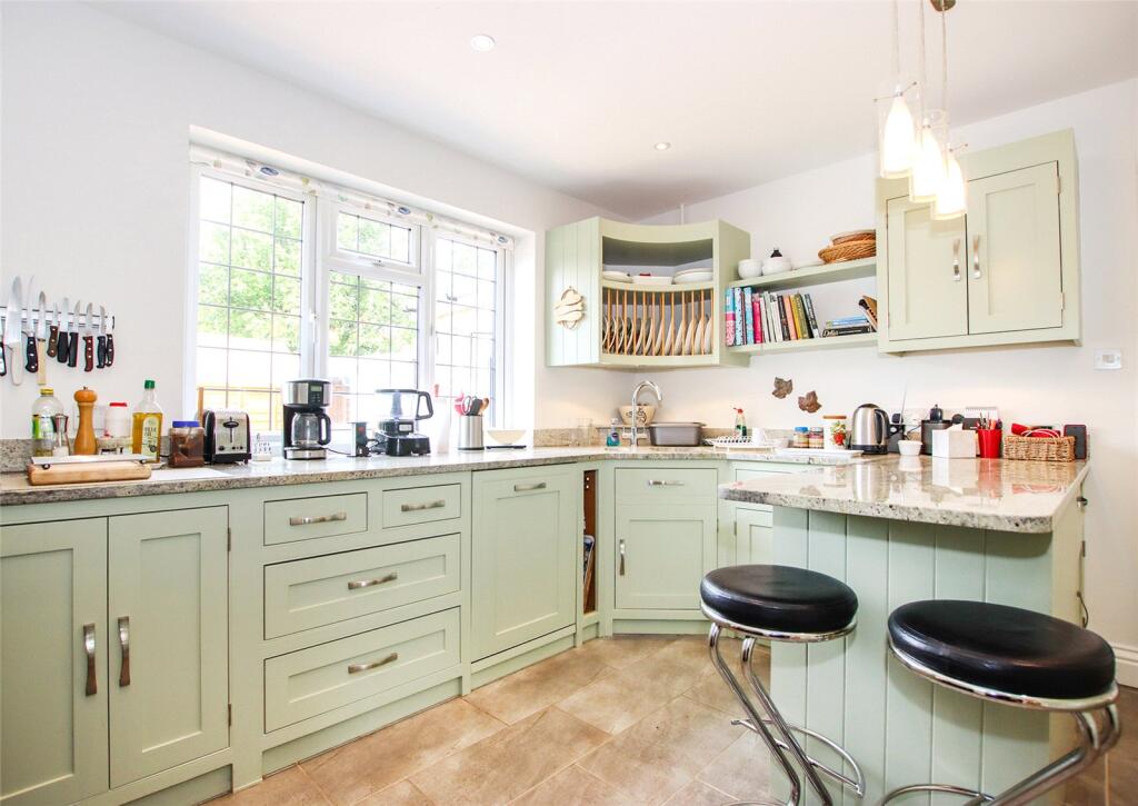 Belmore Road, Lymington, Hampshire, SO41 - Image 8
