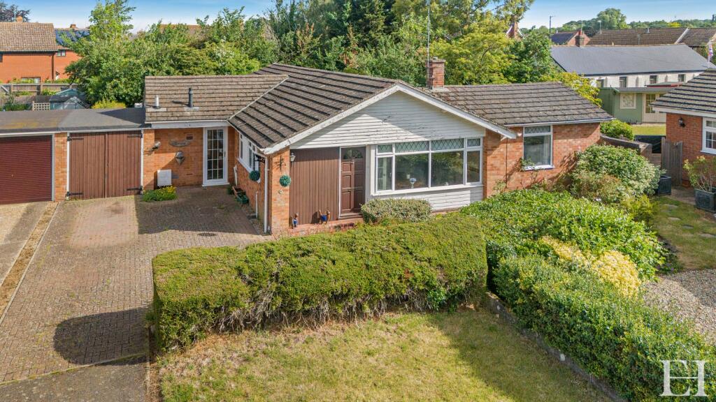 View property at Grinstead Gardens, Needham Market, Ipswich, Suffolk, IP6