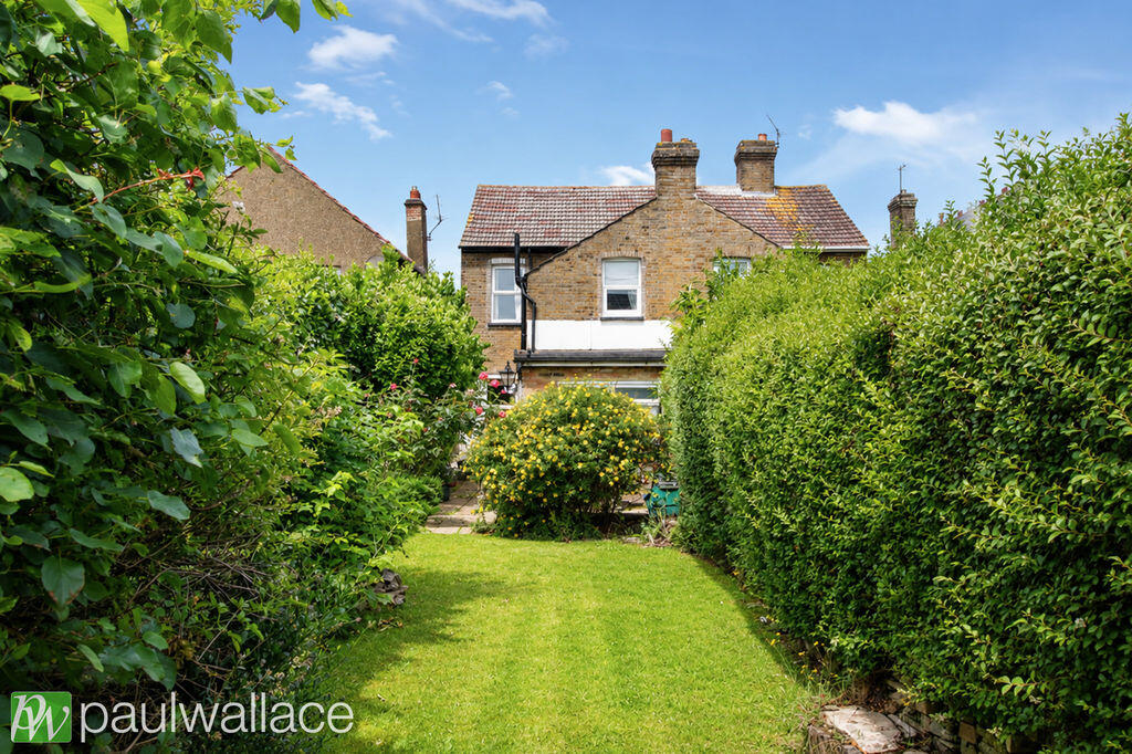 Whitley Road, Hoddesdon | Chain Free Character Home with 100' South-Facing Garden - Image 4