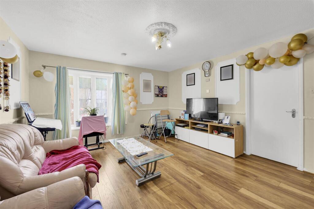 Sheerwater Road, Beckton, London, E16 3SU - Image 2