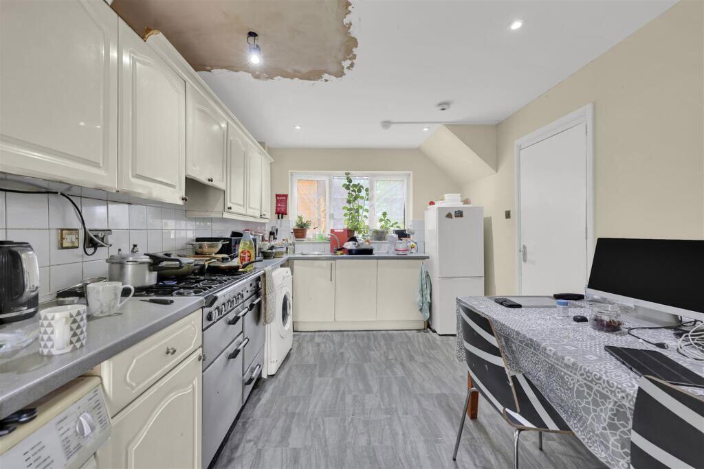 Sheerwater Road, Beckton, London, E16 3SU - Image 4