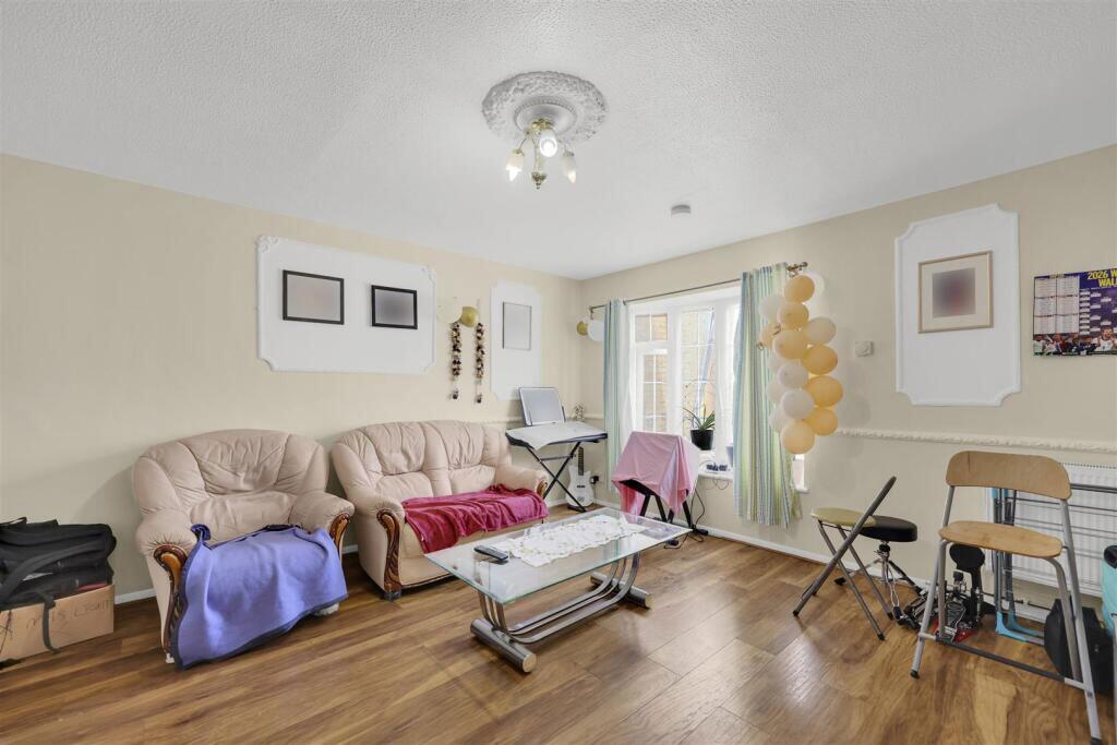 Sheerwater Road, Beckton, London, E16 3SU - Image 5