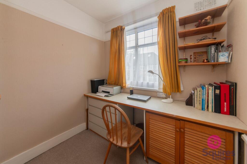 Holders Hill Gardens, London, NW4 - Image 20