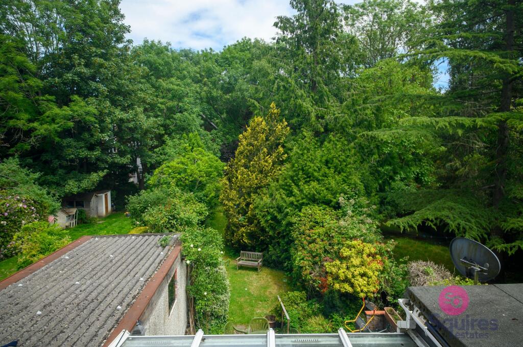Holders Hill Gardens, London, NW4 - Image 24