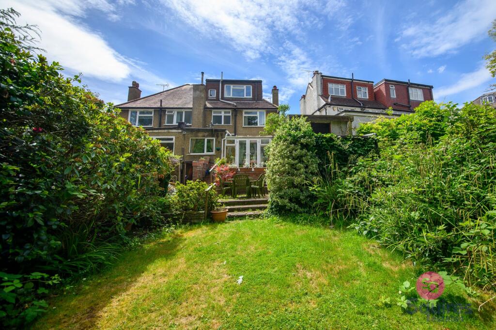 Holders Hill Gardens, London, NW4 - Image 25