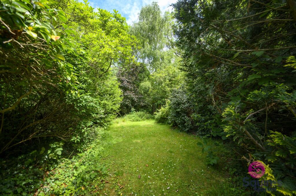 Holders Hill Gardens, London, NW4 - Image 27