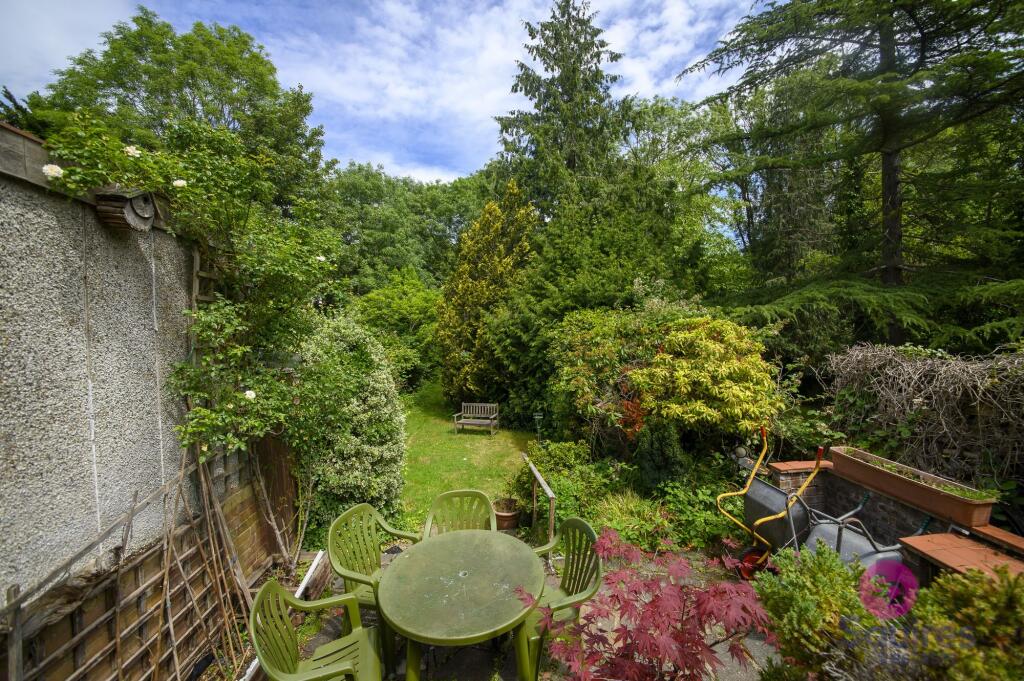Holders Hill Gardens, London, NW4 - Image 3