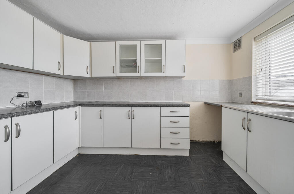 Bickton Walk, Havant, Hampshire, PO9 - Image 3