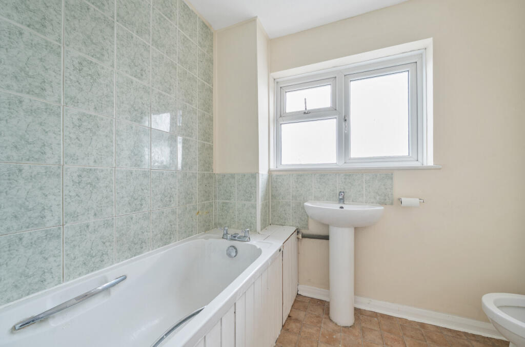 Bickton Walk, Havant, Hampshire, PO9 - Image 9