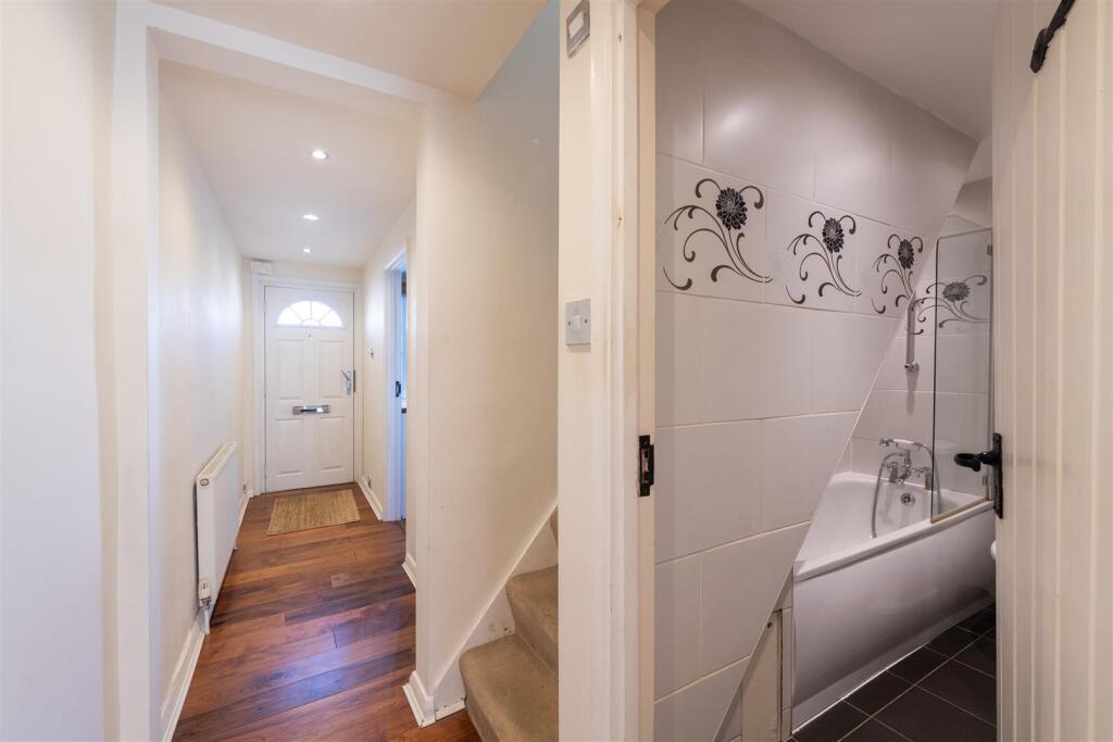 Chase Road, London, N14 - Image 10