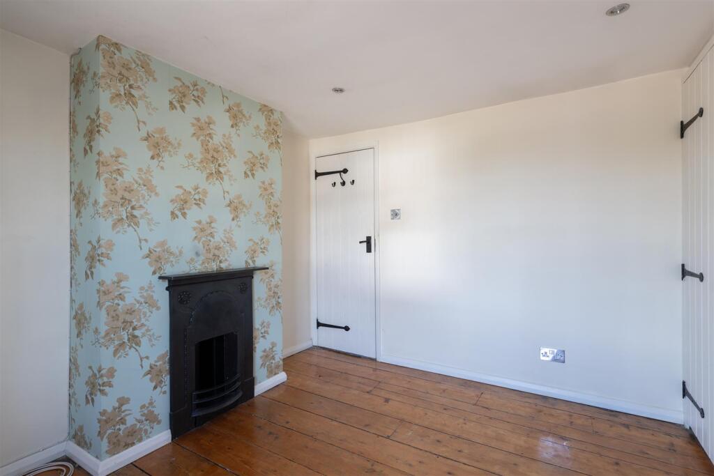 Chase Road, London, N14 - Image 12