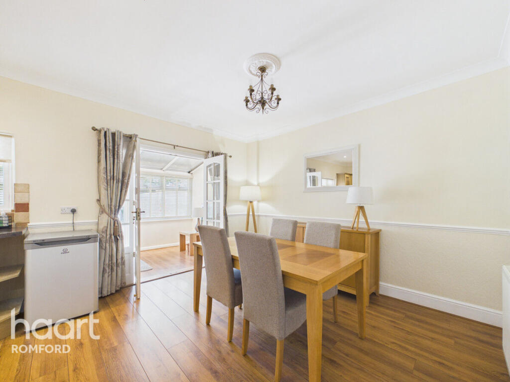 Lonsdale Avenue, Romford - Image 7