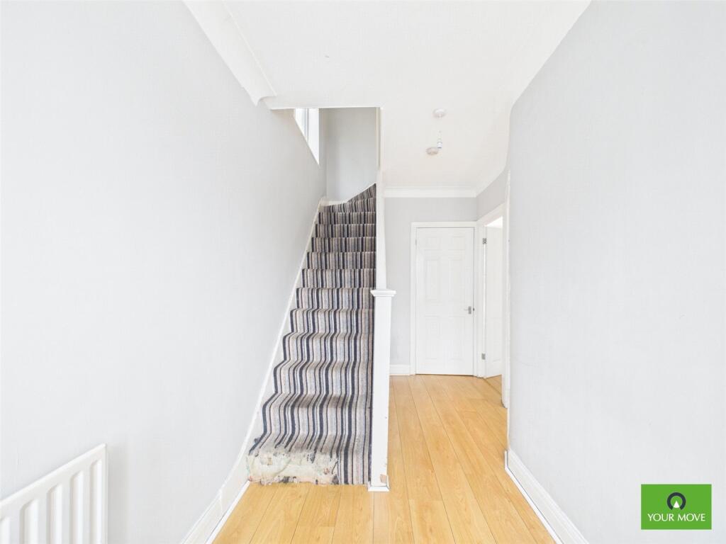 Kingsmead Avenue, Romford, RM1 - Image 2
