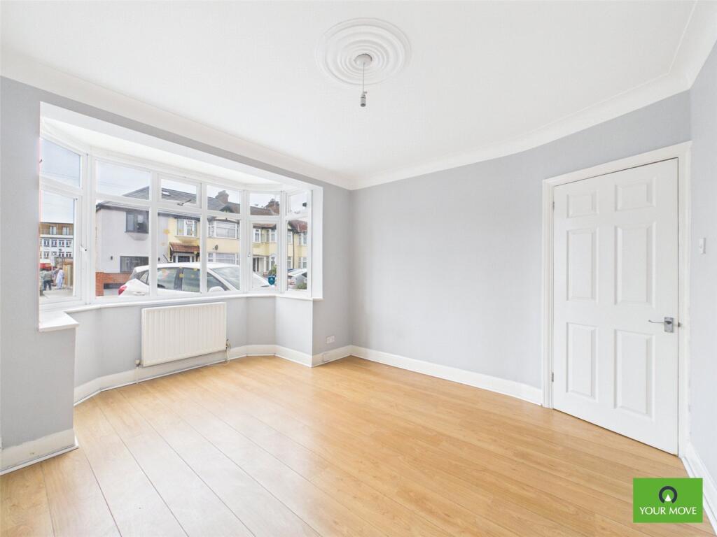 Kingsmead Avenue, Romford, RM1 - Image 3