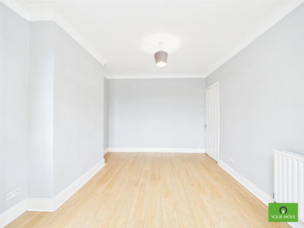 Kingsmead Avenue, Romford, RM1 - Image 4