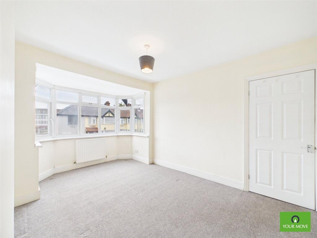 Kingsmead Avenue, Romford, RM1 - Image 7