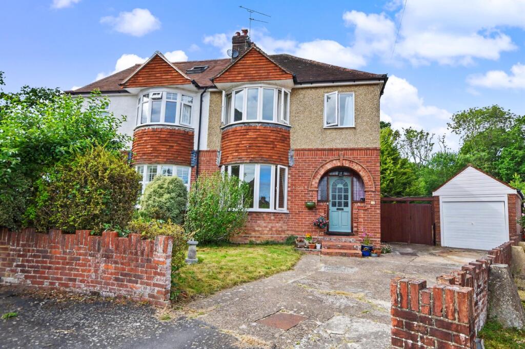 View property at Woodlands Avenue, Farnham, Surrey, GU9