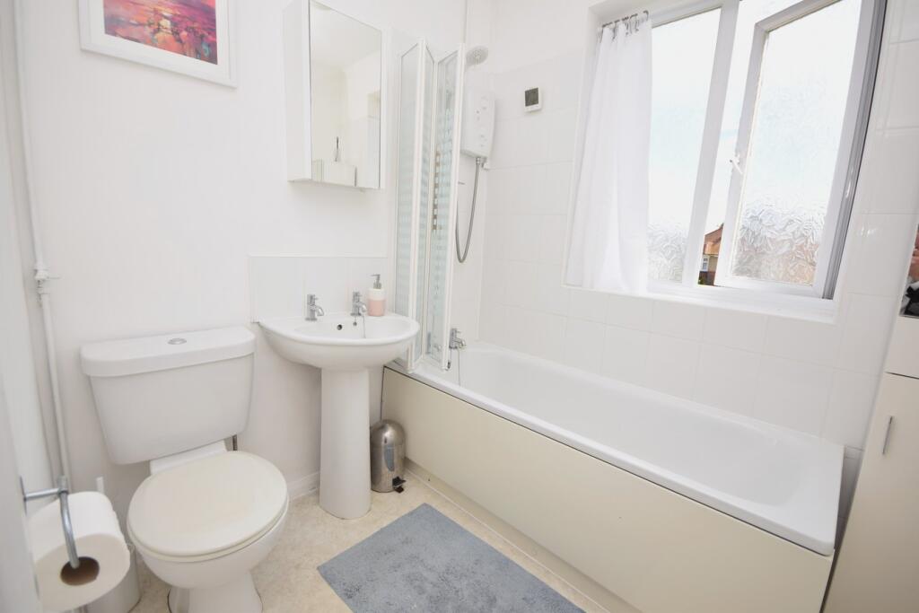 Woodlands Avenue, Farnham, Surrey, GU9 - Image 10
