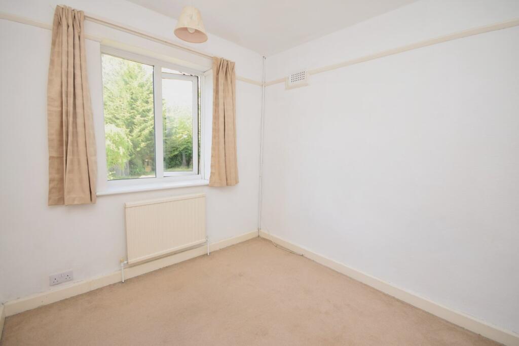 Woodlands Avenue, Farnham, Surrey, GU9 - Image 11