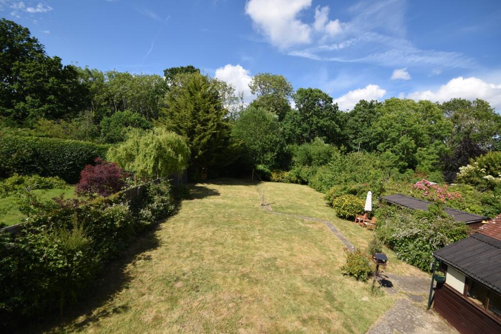 Woodlands Avenue, Farnham, Surrey, GU9 - Image 2