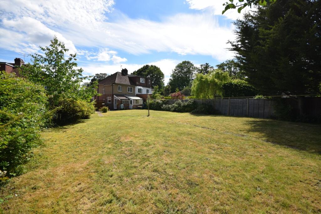 Woodlands Avenue, Farnham, Surrey, GU9 - Image 3