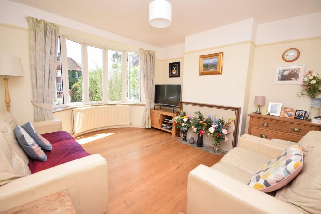 Woodlands Avenue, Farnham, Surrey, GU9 - Image 4