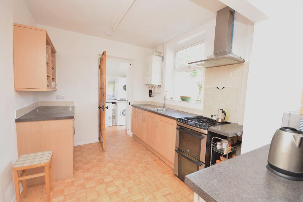 Woodlands Avenue, Farnham, Surrey, GU9 - Image 5