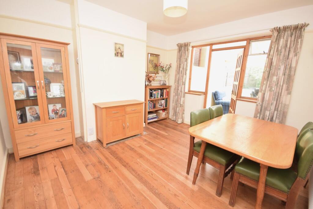 Woodlands Avenue, Farnham, Surrey, GU9 - Image 6