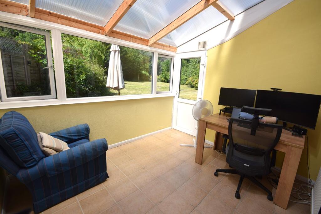 Woodlands Avenue, Farnham, Surrey, GU9 - Image 7