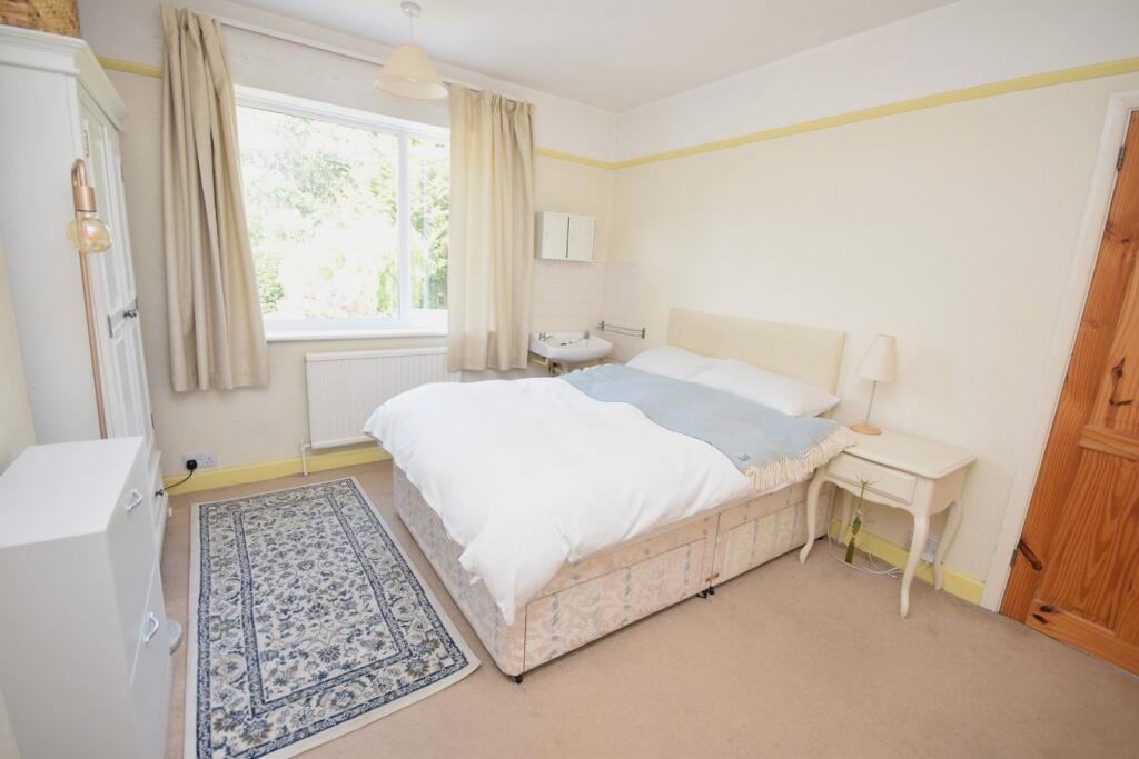 Woodlands Avenue, Farnham, Surrey, GU9 - Image 9